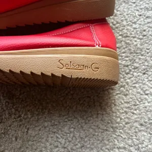 Cherry Red Bow Loafers Women’s Size 5 NWOT Faux Leather Moccasins thumbnail 4