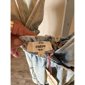 Entro Women Light Acid Wash Denim Tiered Mini Dress V-Neck Sleeveless Large NWT thumbnail 4