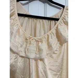 Vintage‎ Nightgown Romantic Coquette Cream Ruffled Lace Bow Sleepwear thumbnail 4