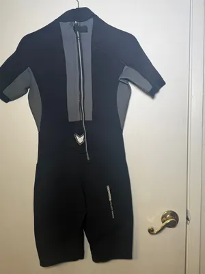 Source Unknown HO Womens size 8 Black & Gray Shorty Wetsuit with Pink Accents thumbnail 8