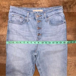 Levi’s High Rise Skinny Ankle Button Up Size 29 thumbnail 13