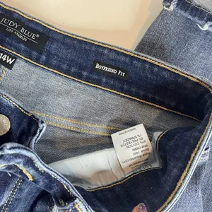 Judy Blue Ripped Boyfriend Jeans in Dark Blue thumbnail 8