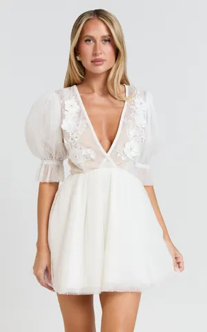 New Showpo Akshia Mini Dress Puff Sleeve Floral Plunge Neck Dress MSRP $159 thumbnail 1