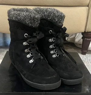 Ladies Guess Boots with Box thumbnail 1