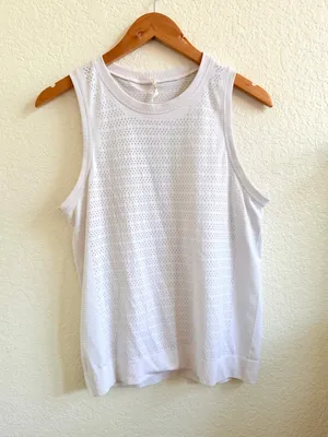 Lululemon Swiftly Breathe Muscle Tank Top White Sleeveless Perforated Knit 6 thumbnail 2