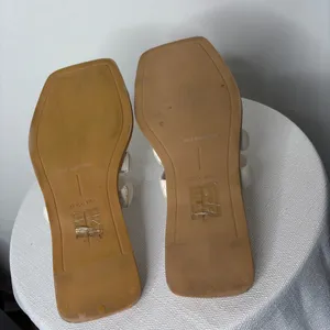 Dolce Vita White Toe Loop Flat Sandals Women’s Size 6 (B91)”✨ thumbnail 8
