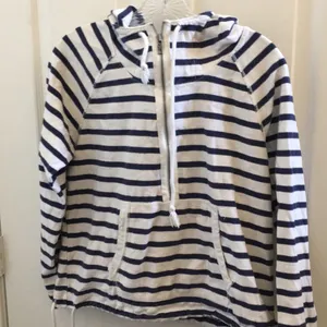 FINAL MARKDOWN LADIES aeo hoodie medium thumbnail 1