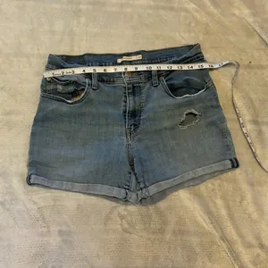 Levi Strauss Mid Length Blue Denim Women's Shorts - Casual Rolled Hem Size 30 thumbnail 3