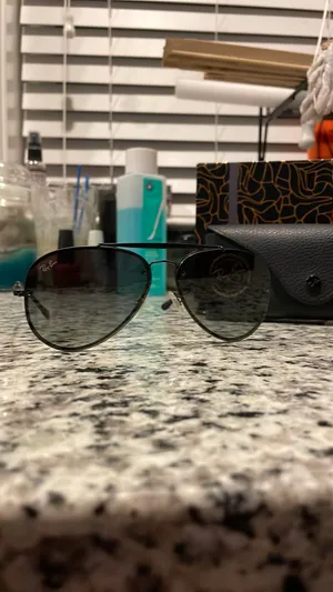 Ray-Ban Sunglasses thumbnail 3