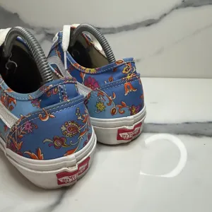 Vans X Liberty of London Old Skool Women's Blue Floral Paisley Print Shoes Sz 9 thumbnail 5
