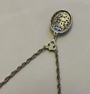 Signed 1928 (Brand) Silver Tone Costume Necklace thumbnail 9