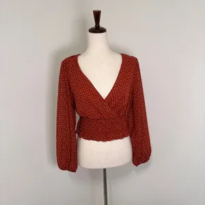 NWT Madewell Julianne Red Floral Smocked Waist Blouse Sz M thumbnail 2