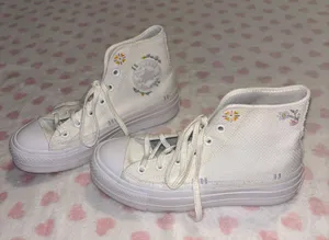Converse embroidered platform white sneakers Size 7 thumbnail 1