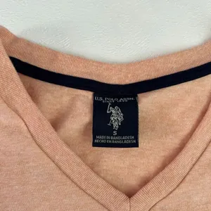 U.S. Polo Assn. Men’s V-Neck T-Shirt Small Peach Logo Embroidered Casual Tee thumbnail 3