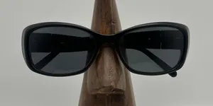 Vera Wang Black Rectangular Sunglasses thumbnail 1