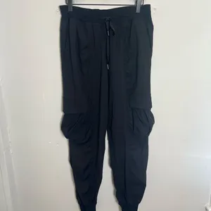 LULULEMON- Dance Studio Relaxed-Fit Mid-Rise Cargo Jogger Black Size M thumbnail 2