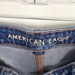 American Eagle Strigid Mom Jeans Size 12 Short Medium Wash High Waist Raw Hem thumbnail 9