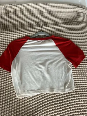 SHEIN white + red cropped baseball tee Size S #croptop #baseballtee thumbnail 2