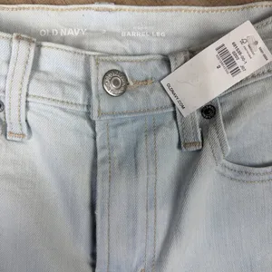 NWT Old Navy‎ High Rise Barrel Ankle Jeans Light Wash Size 2 Trendy Denim thumbnail 4