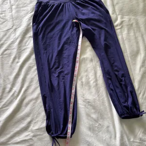 Lululemon Om Pants Purple High Rise Yoga‎ Joggers Adjustable Hem Size 6 thumbnail 12