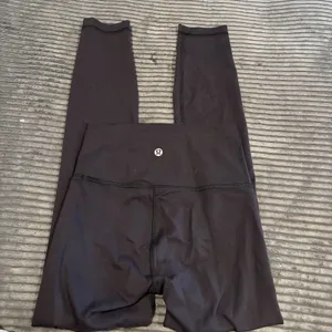Lululemon Athletica Black Leggings Size 2 25 inch inseam Stretch Comfort Yoga thumbnail 8