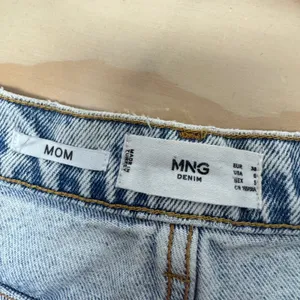 Mango MNG Denim Mom Jeans Light Acid Wash Distressed Button Fly‎ Sz 6 Streetwear thumbnail 6
