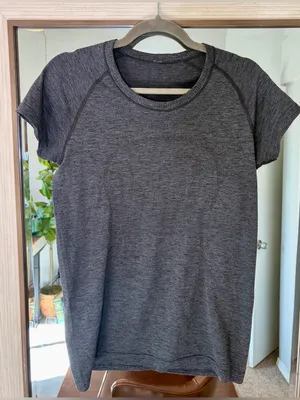 Lululemon Swiftly Tech Short Sleeve 2.0 Race Graphite Grey Silver Drop size 10 M thumbnail 1