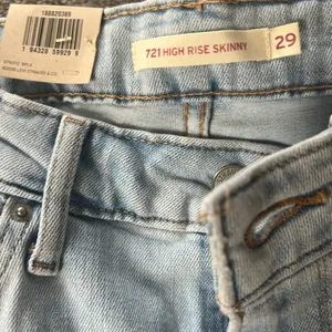 Levi's Women’s high rise skinny 721 jeans new with tags thumbnail 2