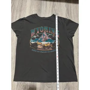 Mighty‎ Fine Wyoming Graphic T-Shirt Womens Medium Gray Souvenir Bison Mountain thumbnail 4