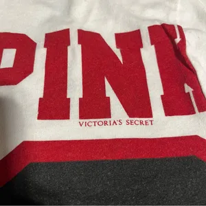 PINK Victoria’s Secret Bucky Badger UW Women's White Graphic Tee; Medium thumbnail 8