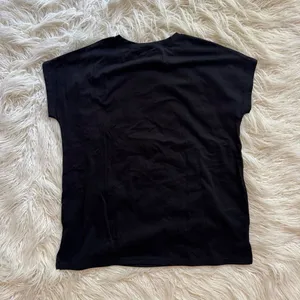 Halara Round Neck Pocket Hem Relax Casual T-Shirt Black Size Small thumbnail 6