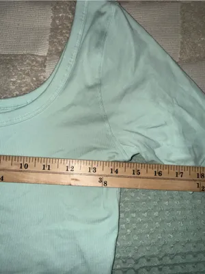 Lululemon Ribbed‎ Held Tight Tee size 8 thumbnail 2
