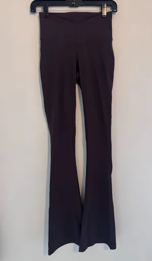 Lululemon Size 4 Align V-Waist Mini-Flare Pant in Espresso thumbnail 3