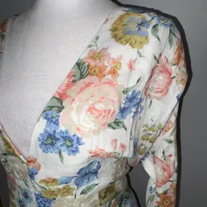 Elliatt Europium Dress‎ White Multi Floral Linen V-Neck Tie Back M $238 MSRP thumbnail 2