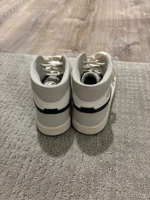 Nike Jordan Grey and white Air Jordan 1 Mid sneakers thumbnail 4