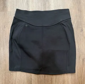 NWT Lululemon Scuba High-Rise Mini‎ Skirt Black Size Large thumbnail 1
