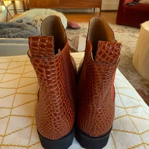 Andre Assous Textured Lug Sole Ankle Boots Peggy Chelsea Booties New 8.5 thumbnail 3