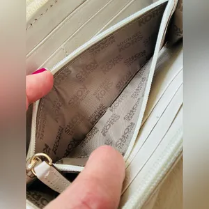 Michael Kors zip around wallet 💵💷💶💰 thumbnail 7