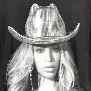 NWOT BEYONCE Authentic Renaissance World Tour Cowboy Hat Merch Tee Tshirt M thumbnail 4