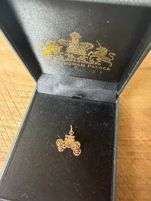 Royal State Coach Carriage Gold Tone Charm Brittish England Royals Collectible thumbnail 4