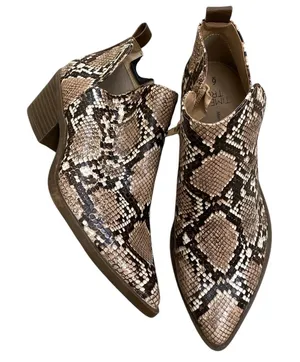 Everyday Fall Western Boho Snakeskin Pointed Toe Pull On Ankle Booties Tan Size 6 thumbnail 1