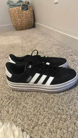 Adidas Women’s thumbnail 3