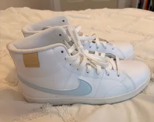 Nike Shoes Women’s thumbnail 1