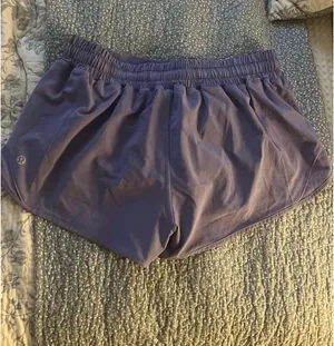 Lululemon Hotty Hot 2.5" Shorts thumbnail 5