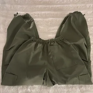 Khaki green cargo pants #cargopants thumbnail 3