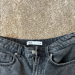 Zara Black Jean Shorts High-Waisted Frayed Hem thumbnail 2