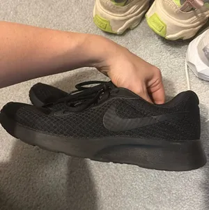 All Black Nike Running Shoes thumbnail 2