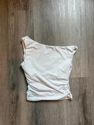 Amazon White Off The Shoulder Top Size XS thumbnail 2