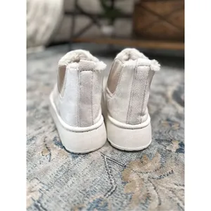 Adorable Platform Boots White Size 7.5 thumbnail 4