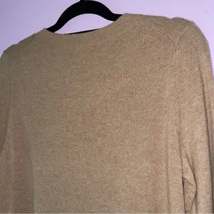J Crew Size M Tan Cashmere Sweater Crew Minimalist Contemporary Capsule thumbnail 6